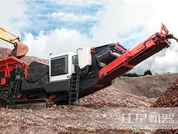 履帶式單機(jī)作業(yè)現(xiàn)場(chǎng) 履帶式單機(jī)作業(yè)現(xiàn)場(chǎng)