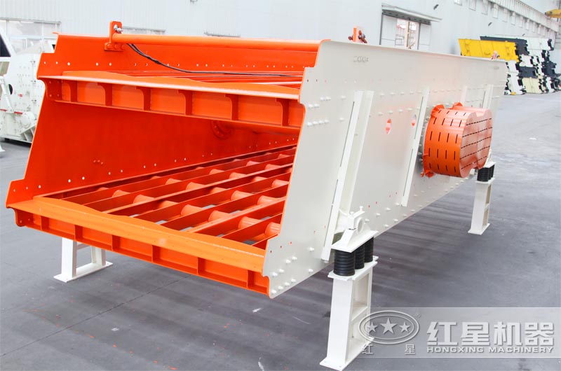 振動(dòng)篩制造廠家就找河南紅星，固定式、移動(dòng)式都有
