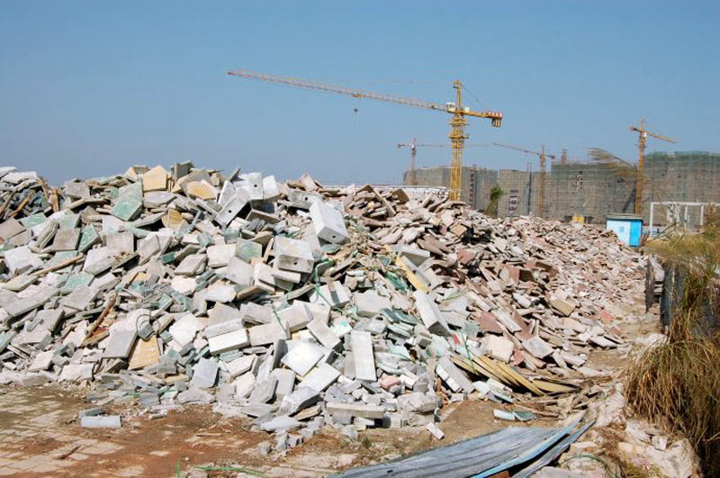 拆遷房子的廢料不要亂扔！試試用移動破碎機資源再利用