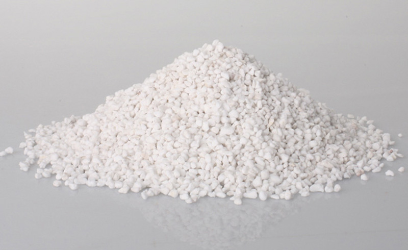 珍珠巖粉碎后有哪些用途？需要哪些設(shè)備？