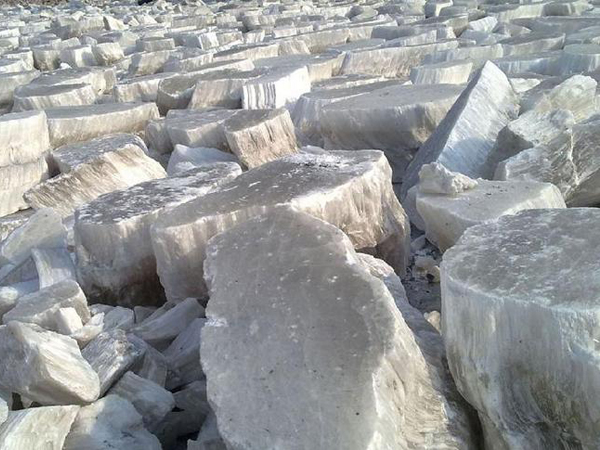 石膏磨成粉有哪些用途？石膏磨粉設(shè)備與工藝流程