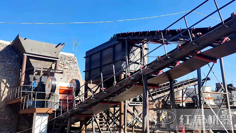 石料生產(chǎn)線配置：顎式破碎機+圓錐破碎機